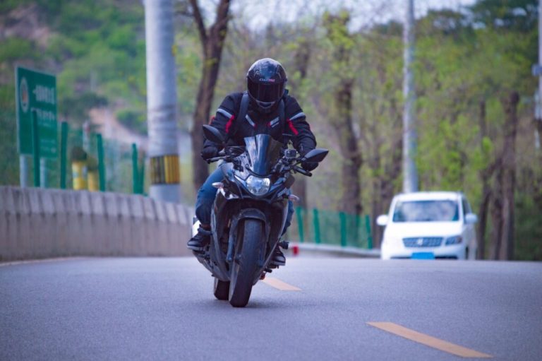 Quelle assurance pour une moto enduro ?